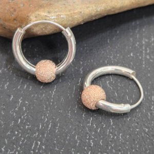 Aro con mini bola de plata diamantada